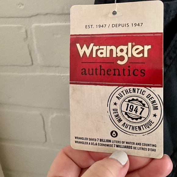 NWT Wrangler Men’s Bermuda shorts Navy Blue Utility Cargo Comfy 42 - Picture 4 of 8